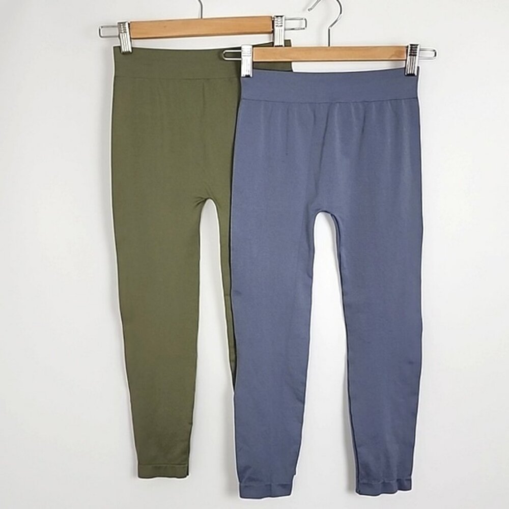 Zenana Outfitters Women's 2 Pairs Sesmless Crop Leggings Blue Green S/M